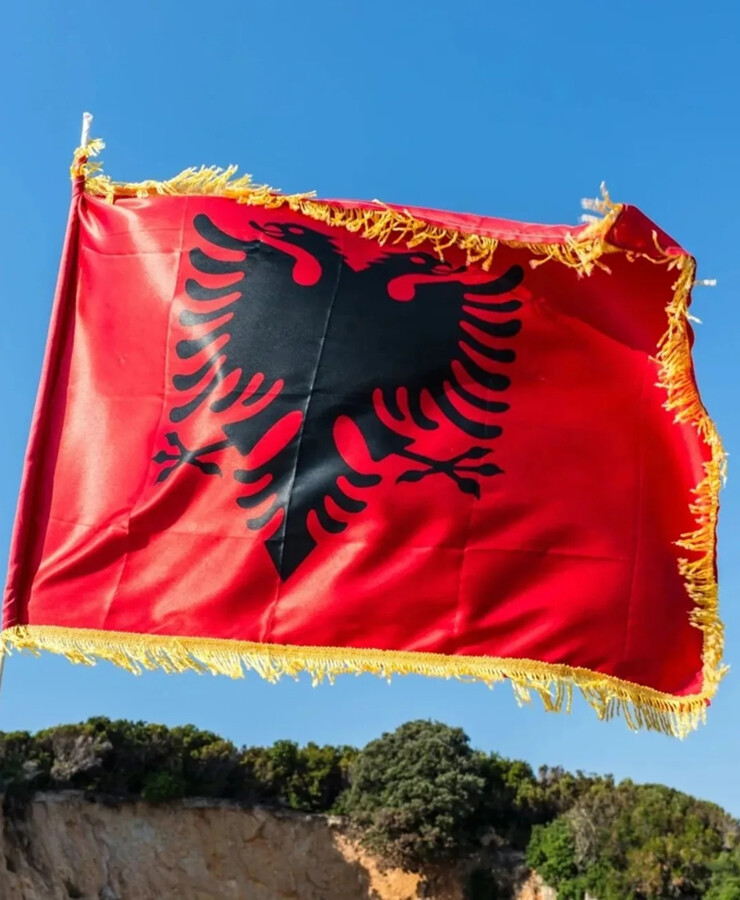 Flag of Albania with fringe